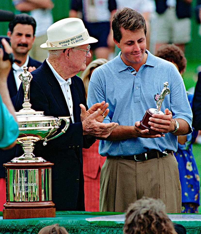  Byron Nelson (left) congratulated Phil Mickelson on his tournament win in 1996. (Irwin...