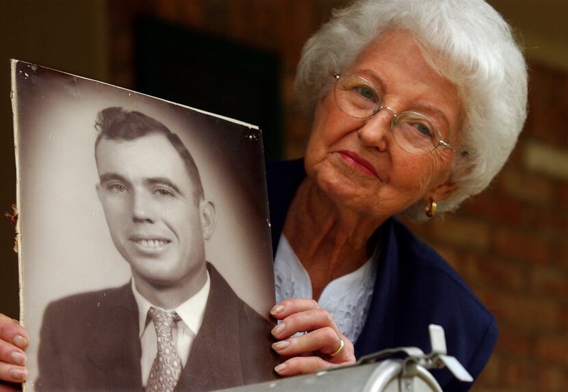 Marie Tippit held a photograph of her husband in 2003.