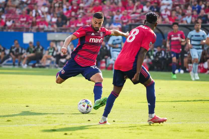 FC Dallas midfielder Sebastian Lletget (12) takes a shot to score in the 33rd minute during...