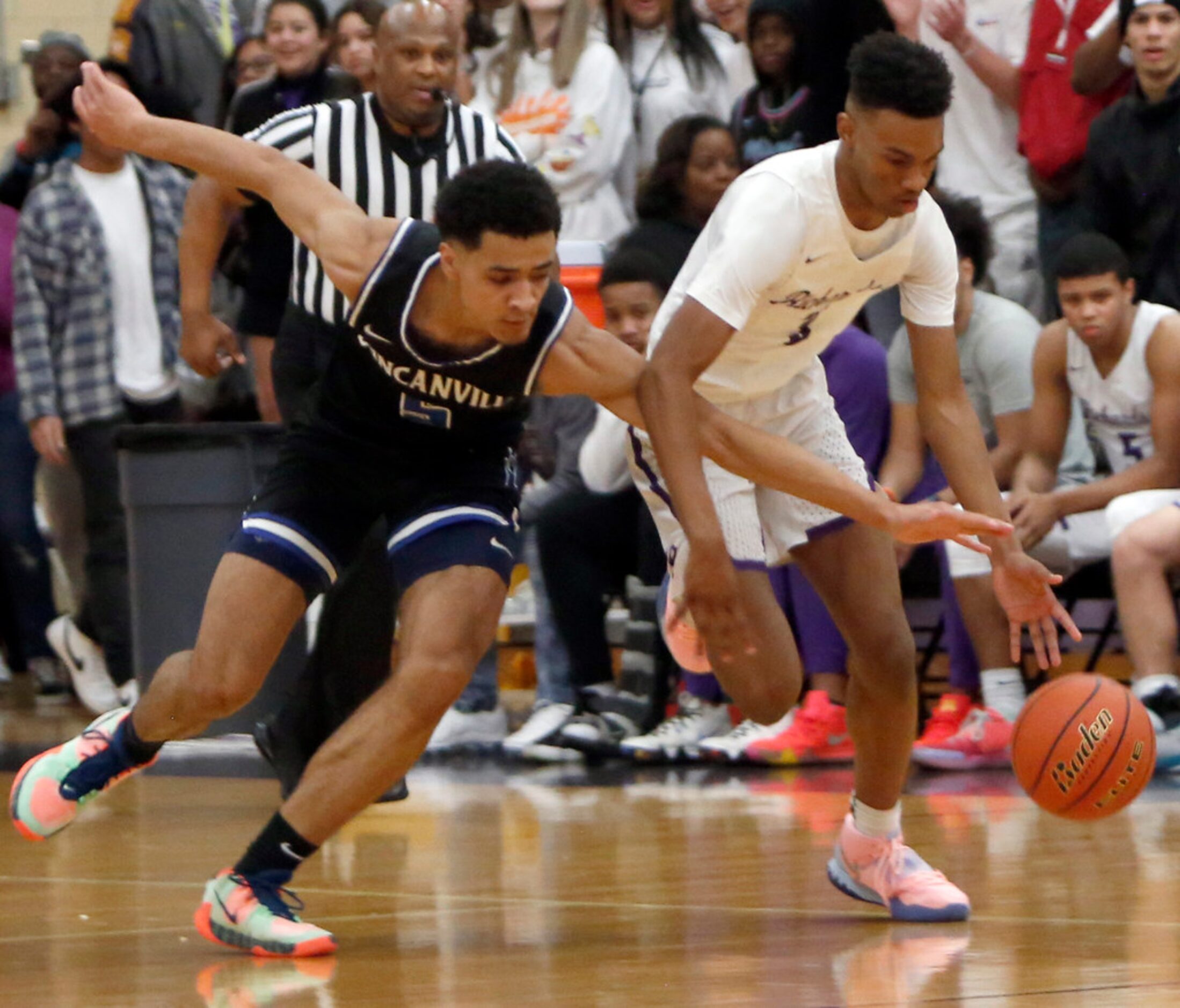 Duncanville's Micah Peavy (5) leans in attempting to steal the ball from Richardson's Rylan...