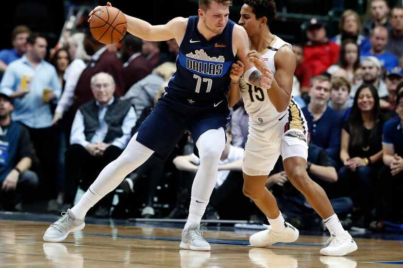 Dallas Mavericks forward Luka Doncic (77) of Germany dribbles against New Orleans Pelicans...