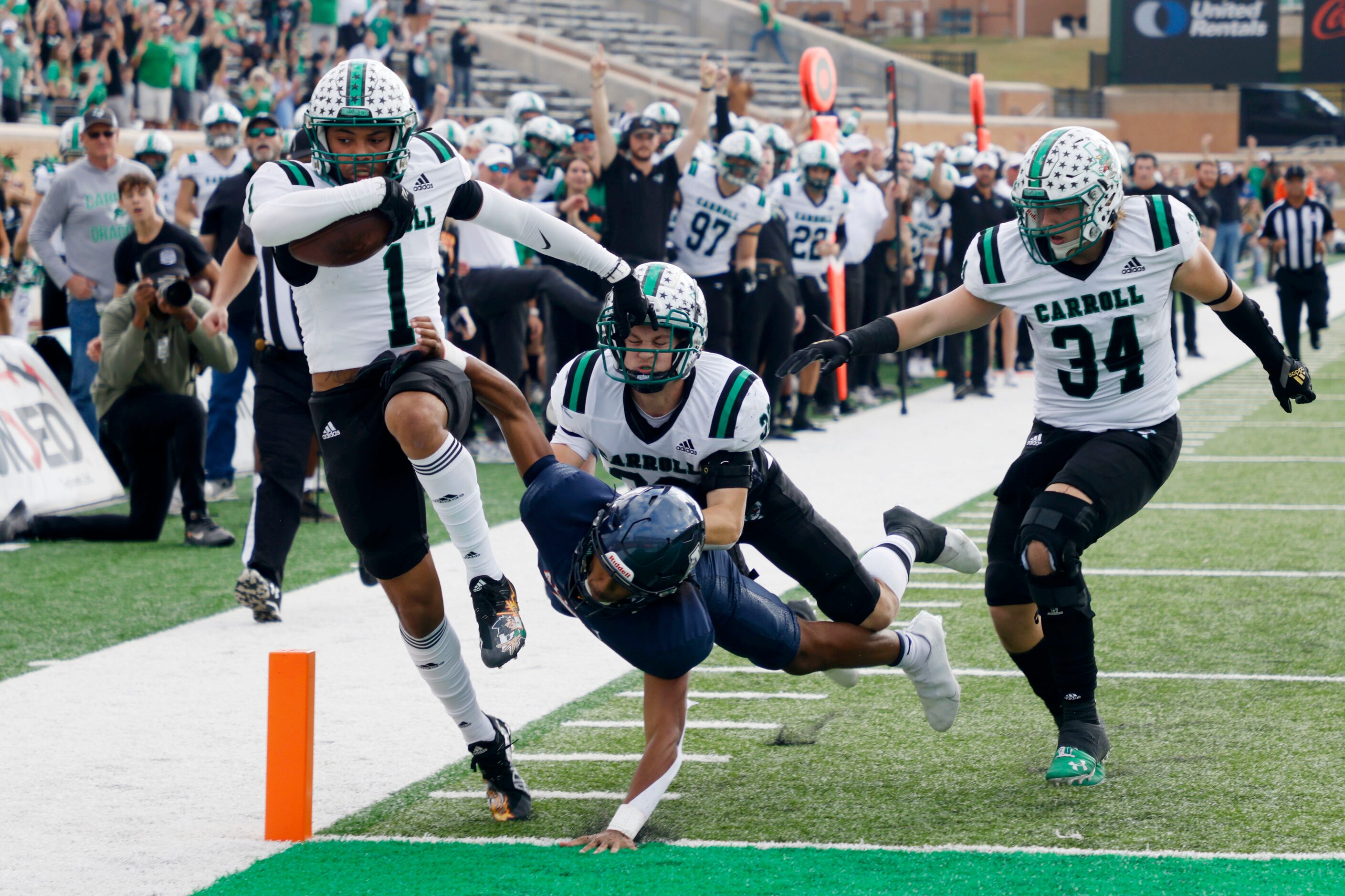 Southlake’s Avyonne Jones (1) scores a touchdown on an interception against Allen during the...