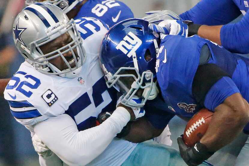 Dallas Cowboys outside linebacker Justin Durant (52) tackles New York Giants running back...