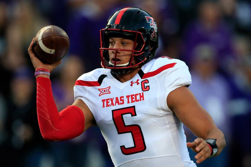Texas Tech quarterback Patrick Mahomes II rushes for a touchdown during the first half of an...