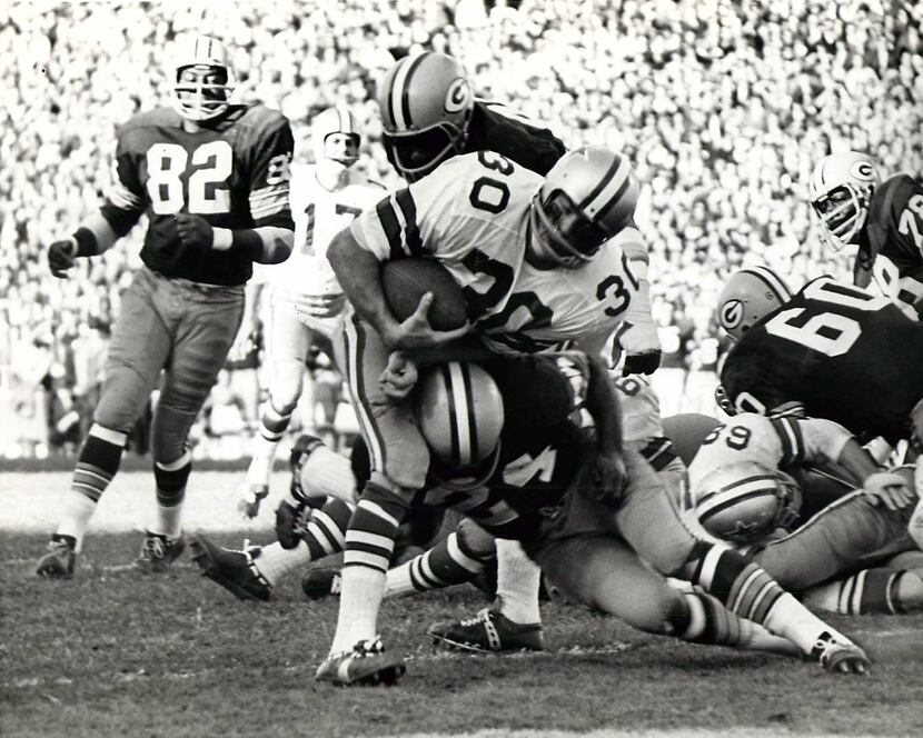 Dan Reeves (30) carries the ball for the Cowboys in the NFL Championship Game, played in the...