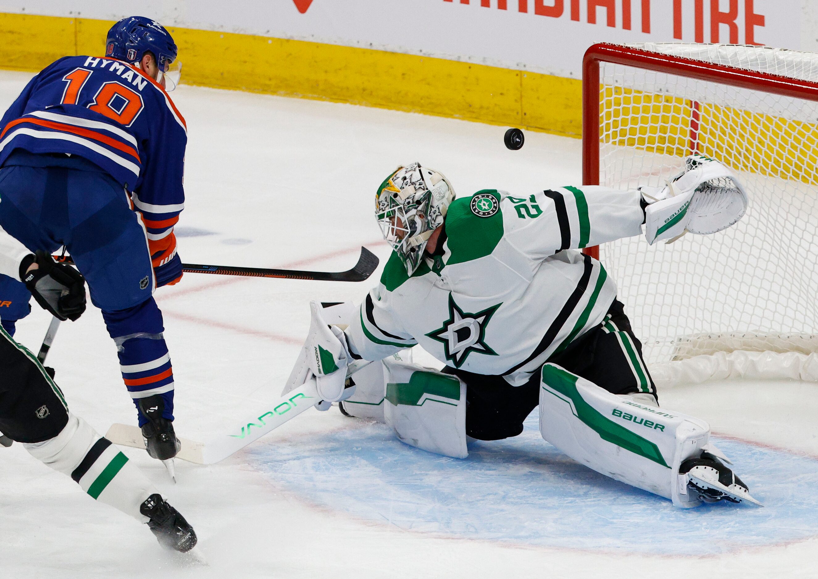 Dallas Stars goaltender Jake Oettinger (29) makes a save against Edmonton Oilers left wing...