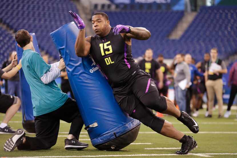 Alabama defensive lineman Da'Ron Payne runs a drill at the NFL football scouting combine in...