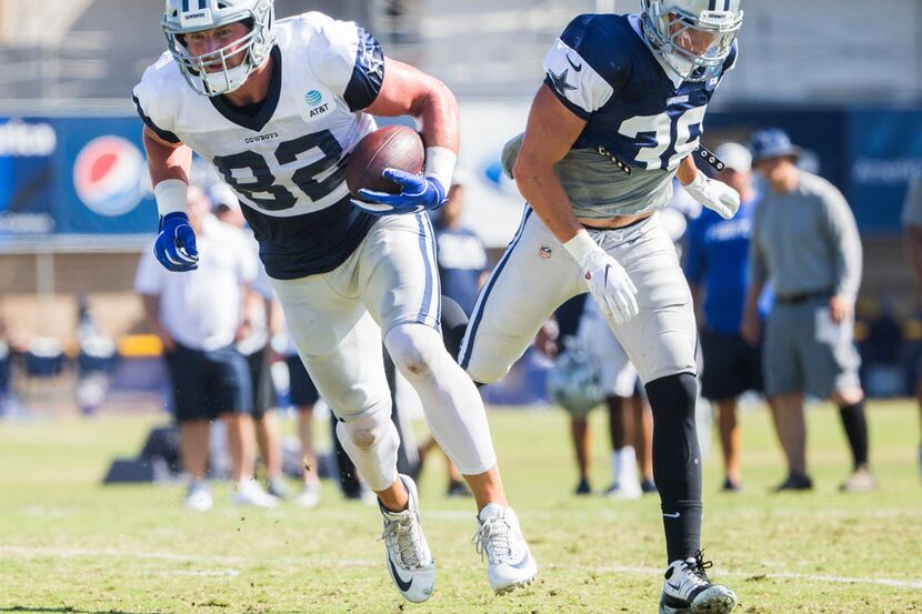 Dallas Cowboys tight end Jason Witten (82) catches a pass ahead of strong safety Jeff Heath...