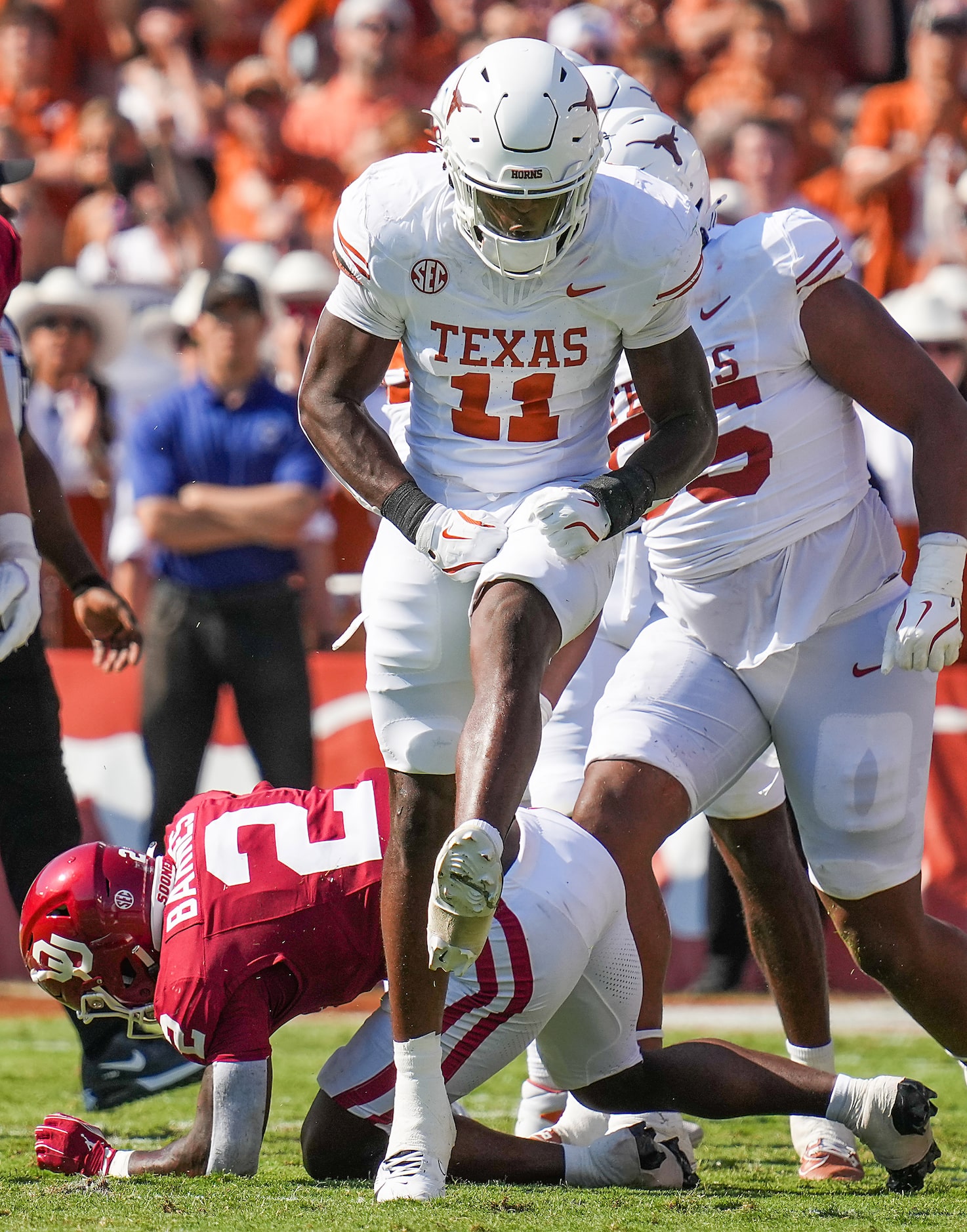 Texas linebacker Colin Simmons (11) celebrates after bringing down Oklahoma running back...