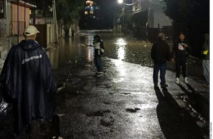 El desgajamiento de un cerro en la Colonia La Raquelito, en Naucalpan, Estado de México,...