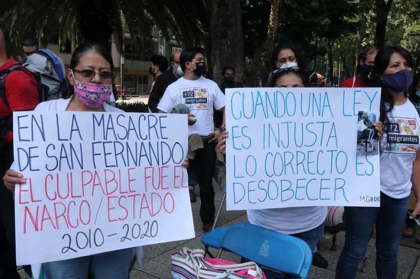 Personas protestaron en la Ciudad de México por el 10 aniversario de la masacre de San...