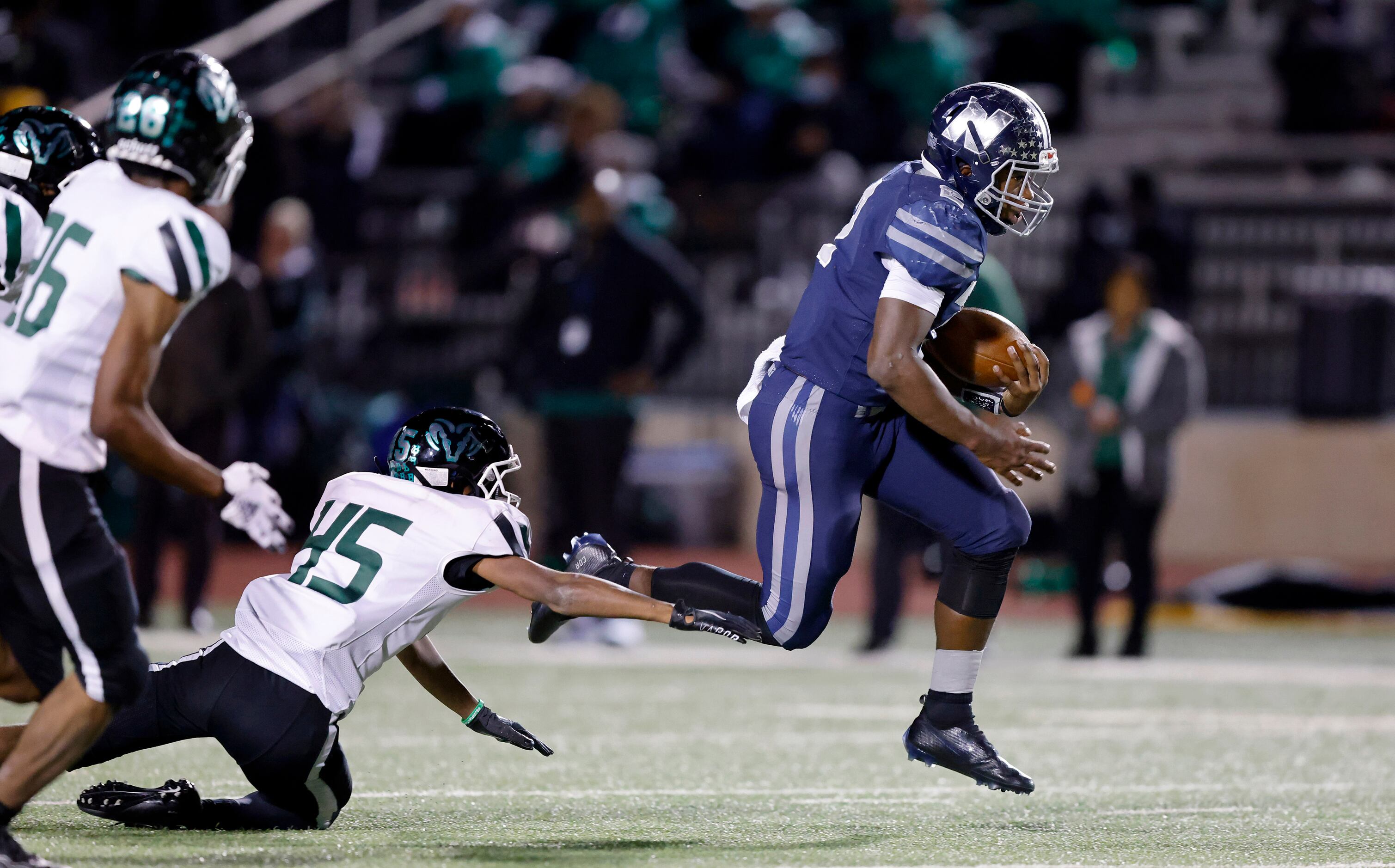 Irving Nimitz running back Eric Williams (2) carries the ball for a big run against...