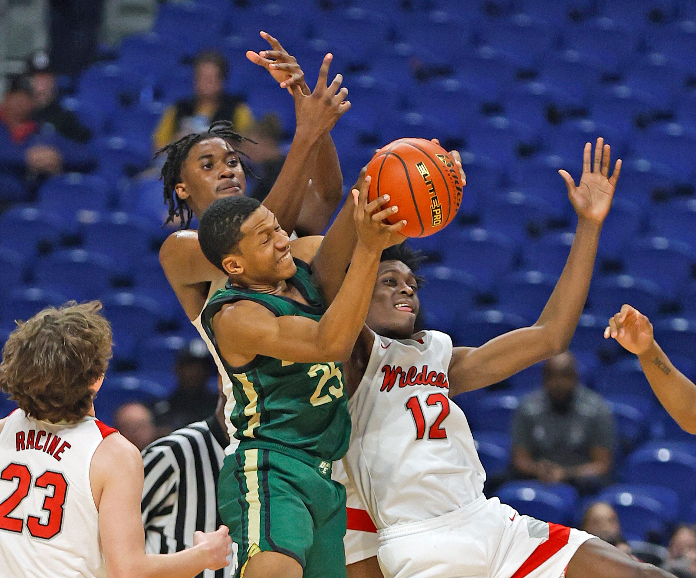 DeSoto Shelton Manning Jr. (25) battles Richardson Lake Highlands Jaire Williams (12) for a...