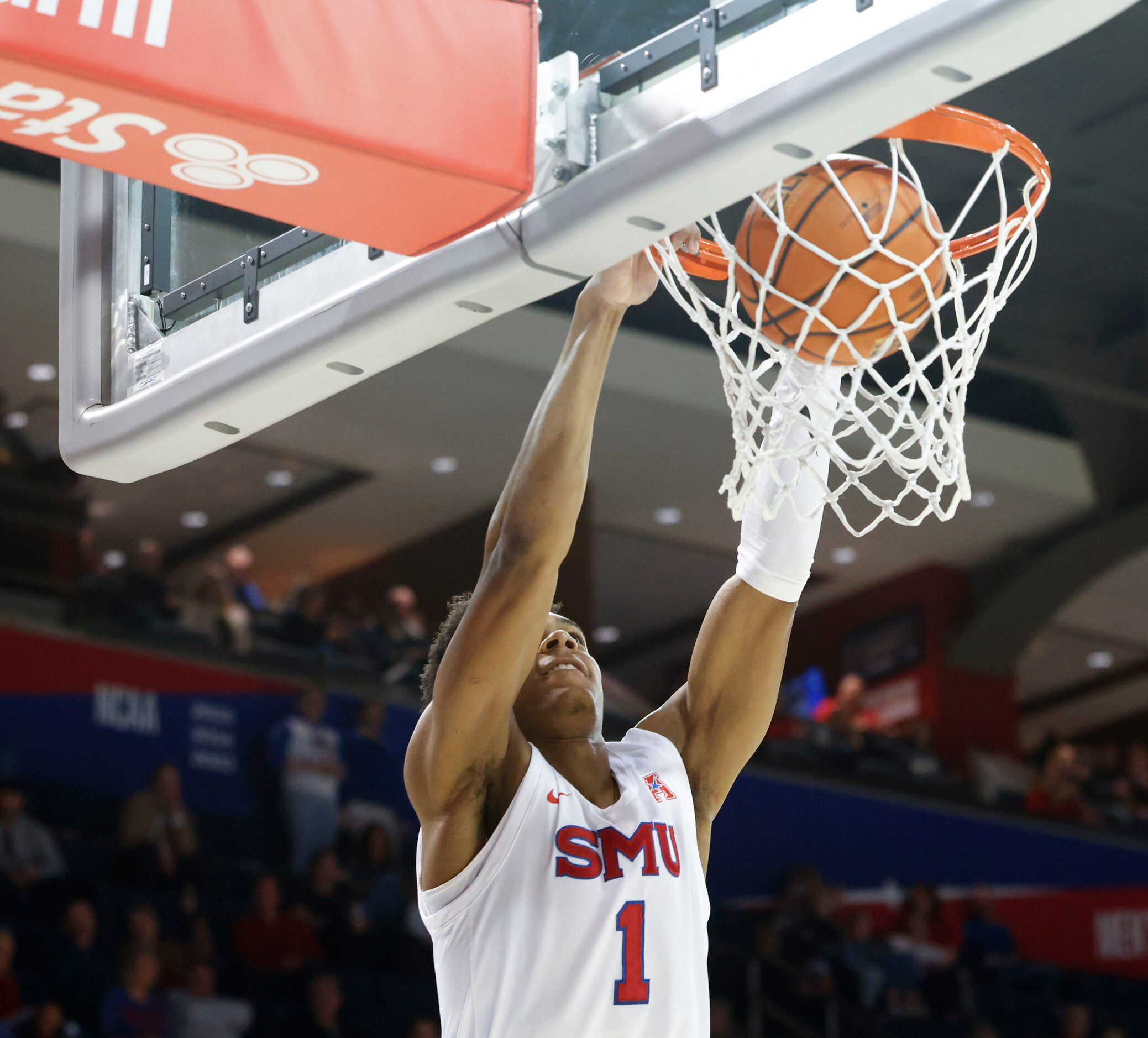 Southern Methodist guard Zhuric Phelps dunks against Tulsa during the first half of a...