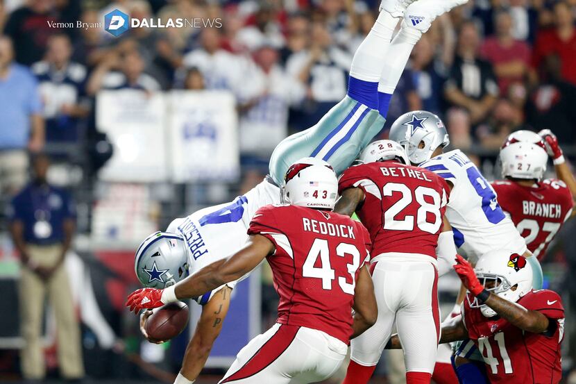 Dallas Cowboys quarterback Dak Prescott (4) dives for the touchdown as Arizona Cardinals...