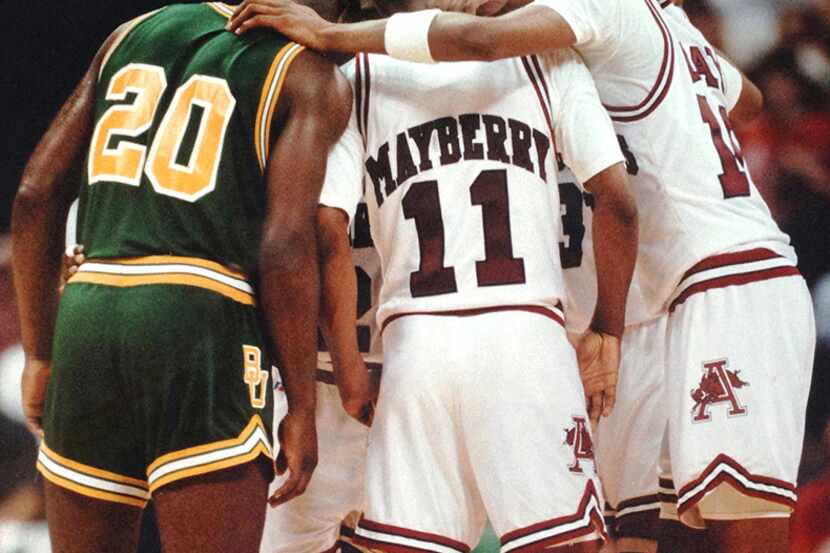  March 10, 1990--Baylor University's Michael Williams joins the Arkansas huddle during a...