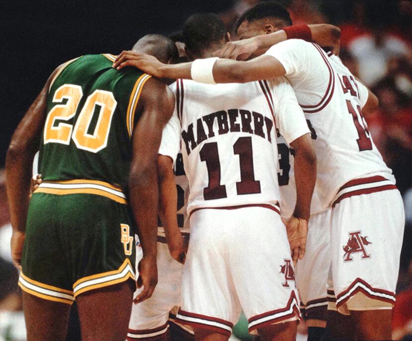  March 10, 1990--Baylor University's Michael Williams joins the Arkansas huddle during a...