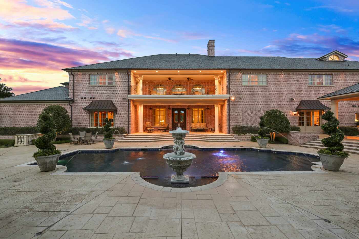 Take a look at the home at 702 S. White Chapel Blvd. in Southlake.