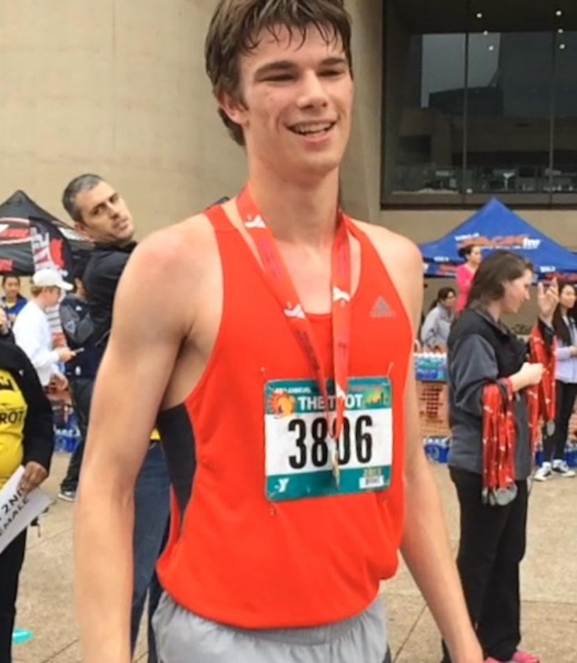 Craig Lautenslager won the men's eight-mile race in 39:35.