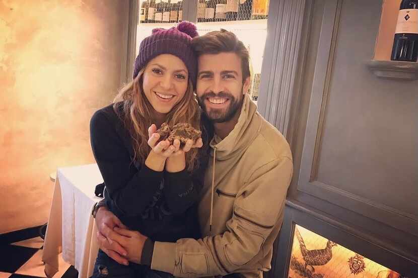 La cantante colombiana Shakira y su esposo, el futbolista del Barcelona, Gerard Piqué. Según...