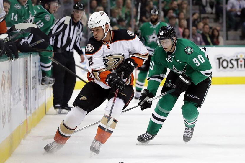 DALLAS, TX - OCTOBER 13:  Kevin Bieksa #2 of the Anaheim Ducks skates the puck against Jason...