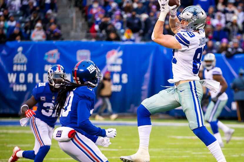 Cowboys tight end Blake Jarwin (89) makes a catch in front of Giants cornerback Janoris...
