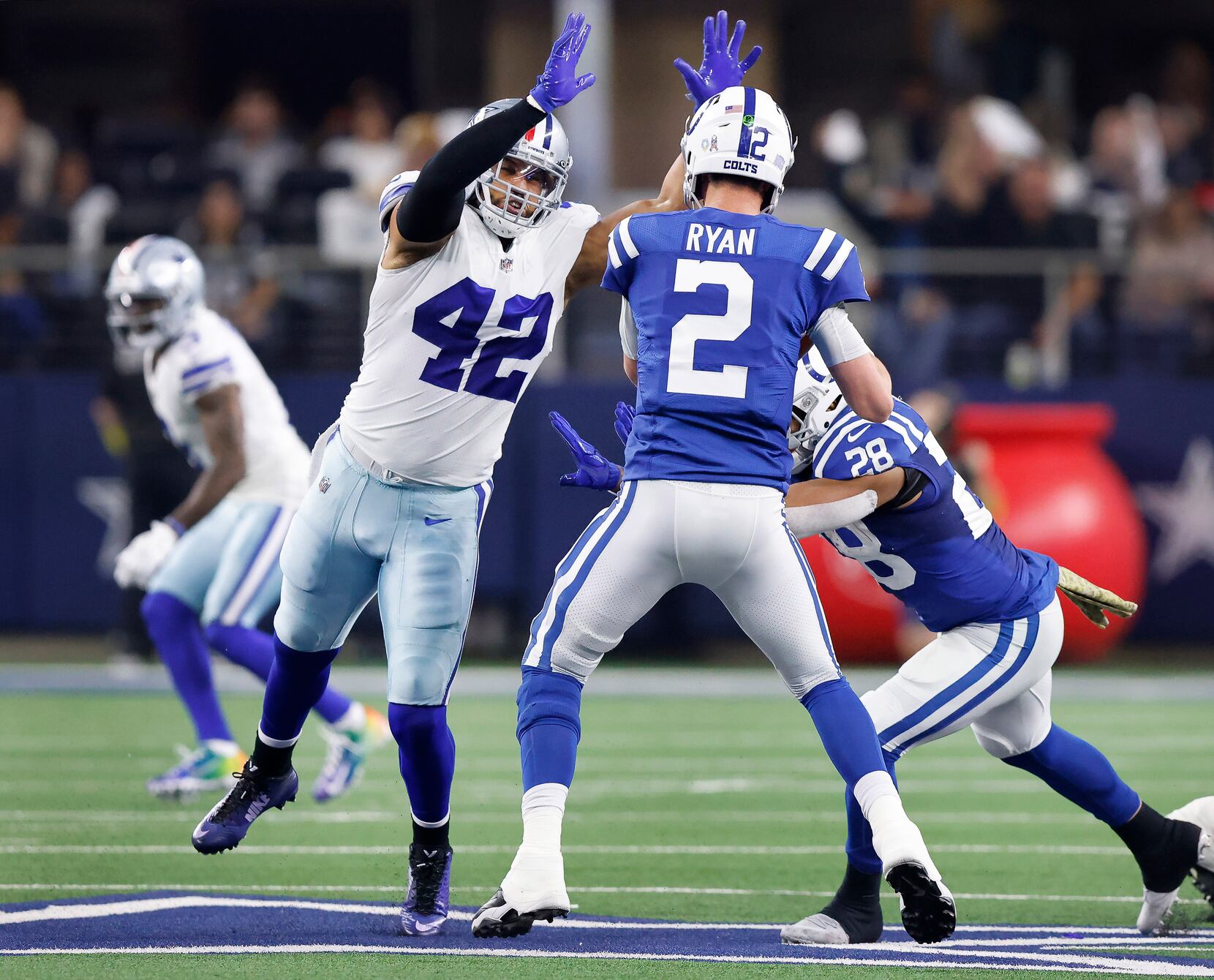 Dallas Cowboys linebacker Anthony Barr (42) defends just beyond