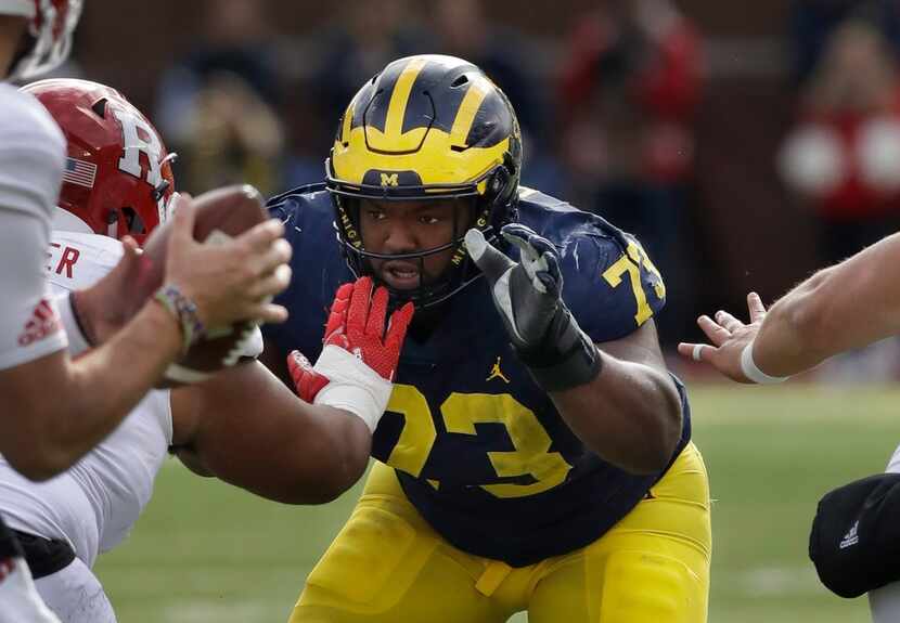 Michigan defensive lineman Maurice Hurst (73) goes up against the Rutgers line during the...