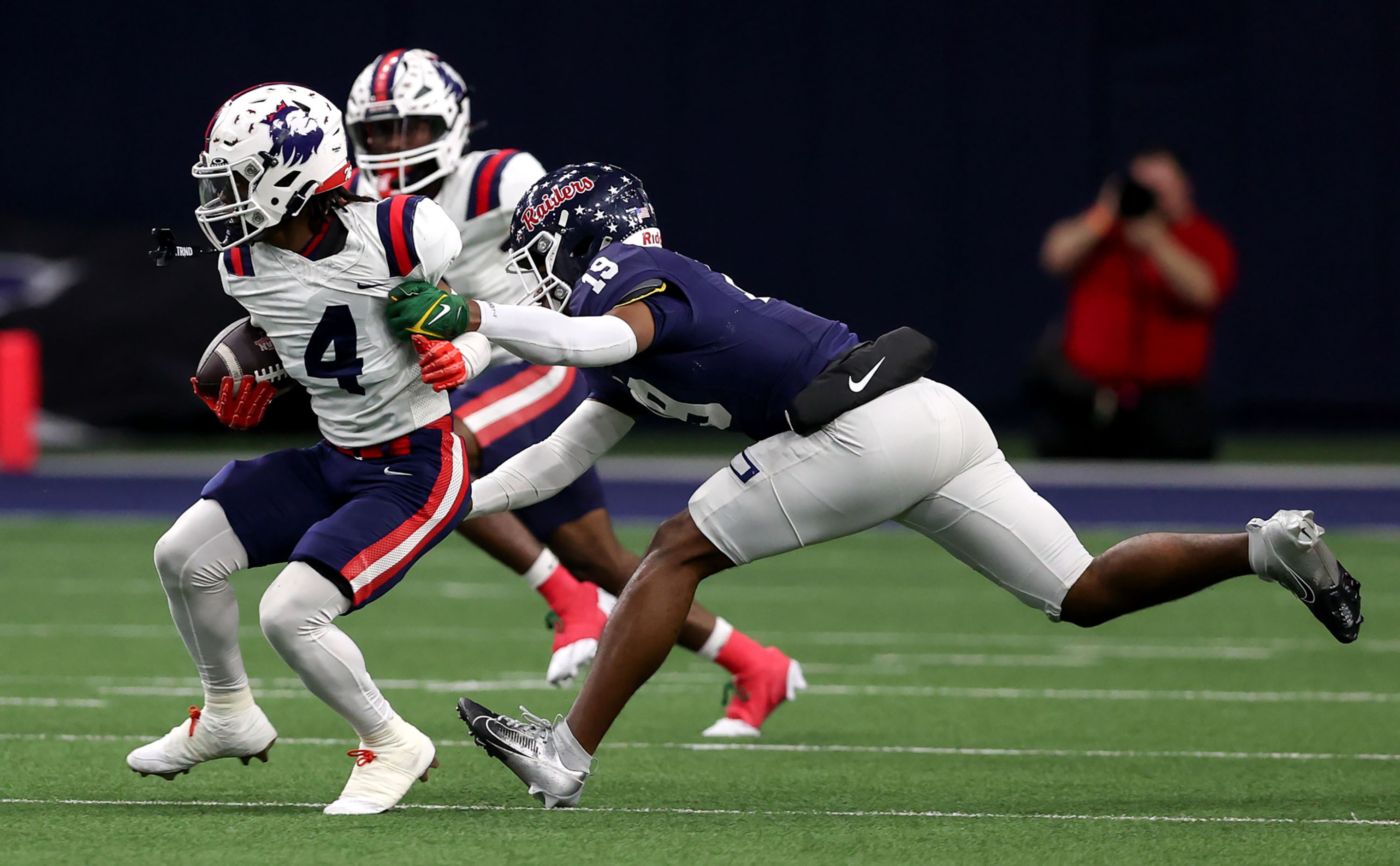 Richland kick returner Deon Jones (4) tries to break away on a kickoff from Denton Ryan's...