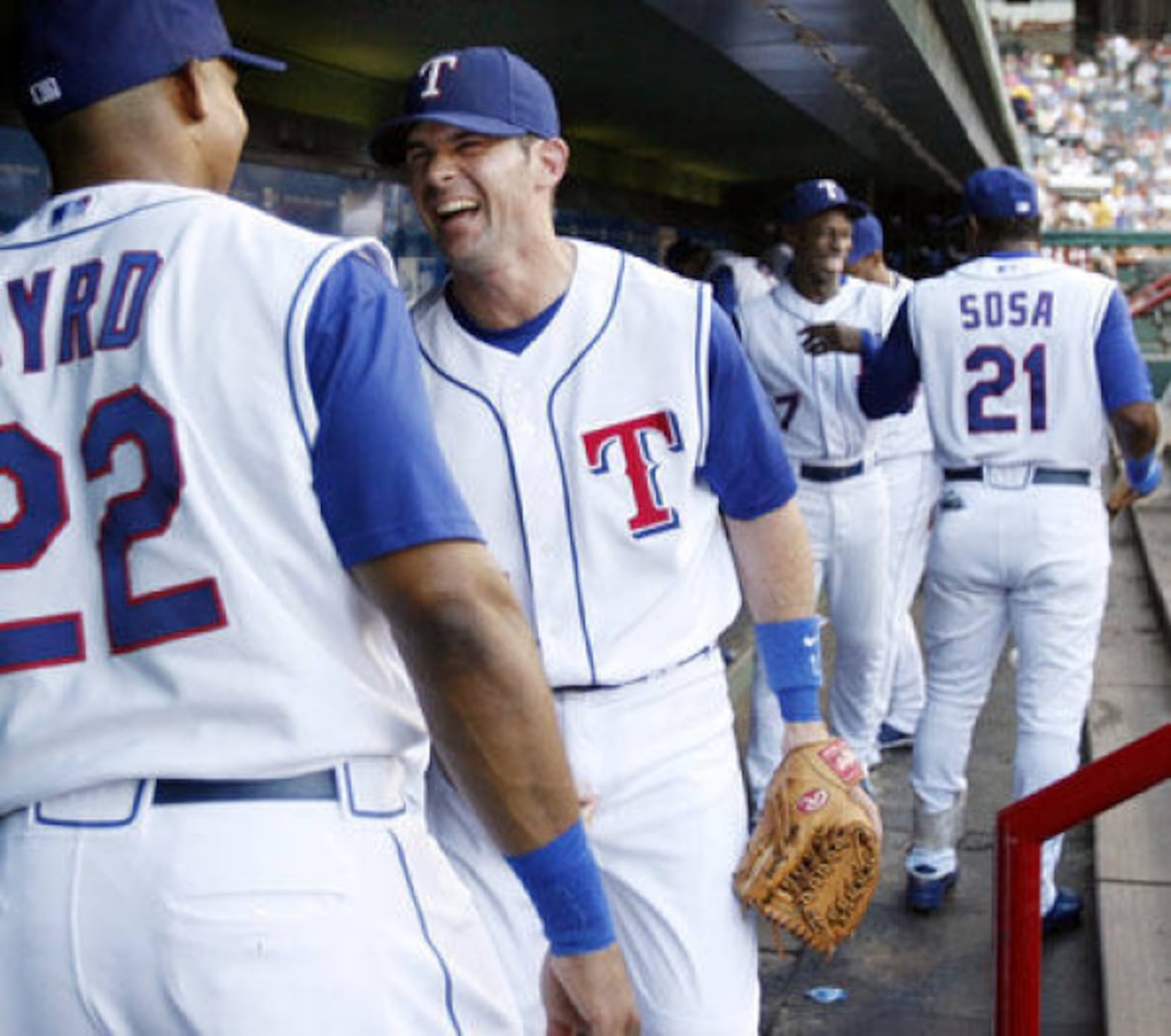 Report: Phillies in 'advanced talks' to acquire Texas Rangers' Michael Young