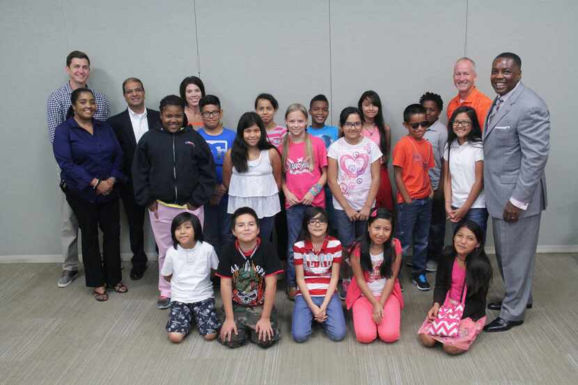  Plano Mayor Harry LaRosiliere with students in the Capital One math program. 