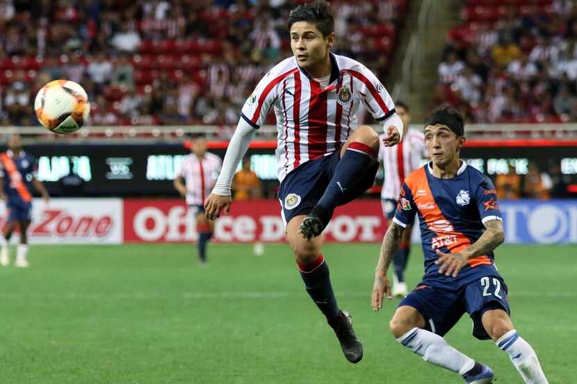 Javier Eduardo ‘Chofis’ López comienza a sentir la presión de jugar en Chivas de Guadalajara.