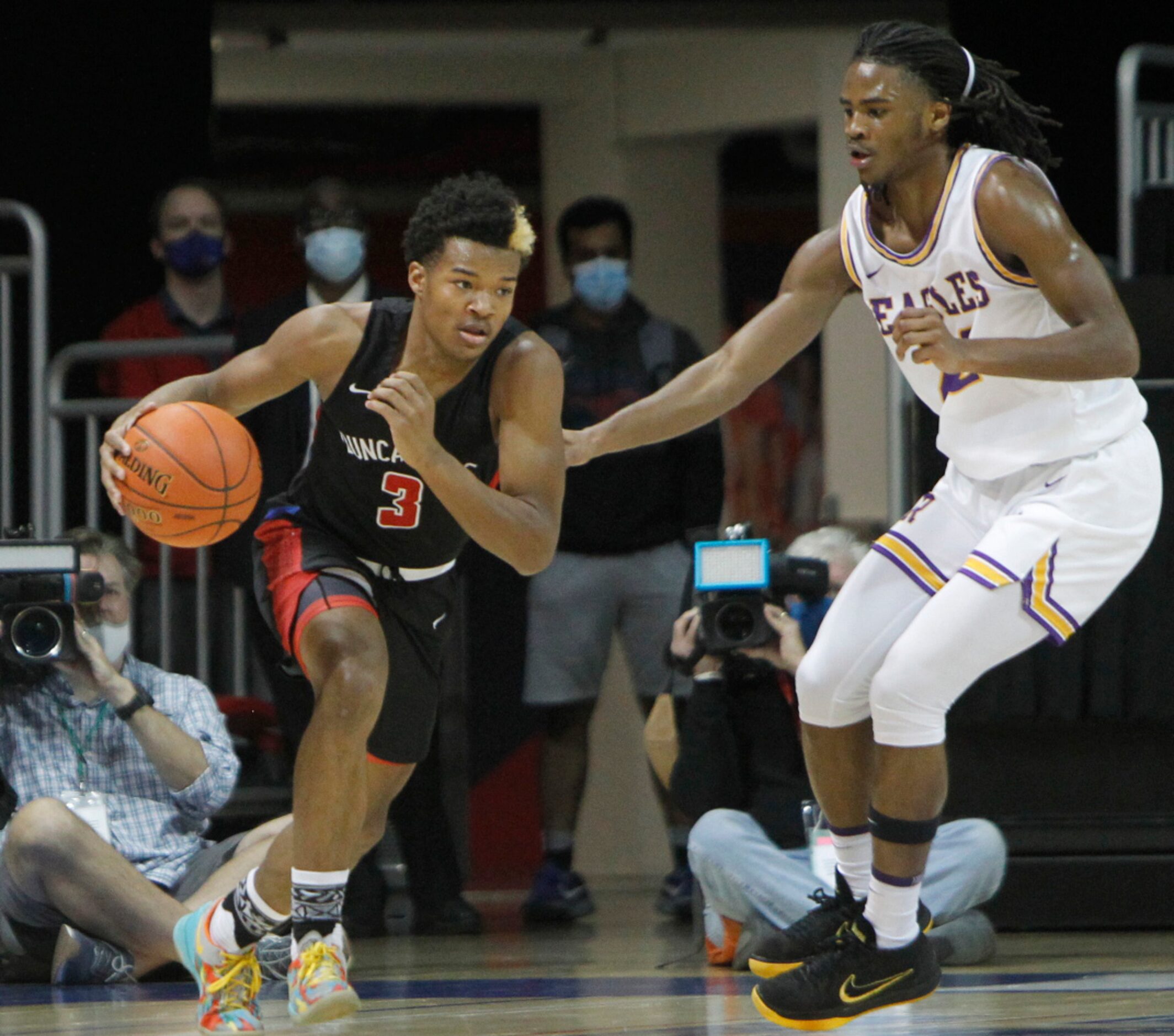 Duncanville guard C.J. Ford (3) prices around the defense of Richardson guard Cason Wallace...