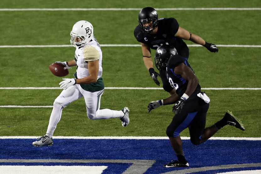 BUFFALO, NY - SEPTEMBER 12:  Lynx Hawthorne #7 of the Baylor Bears scores a touchdown...