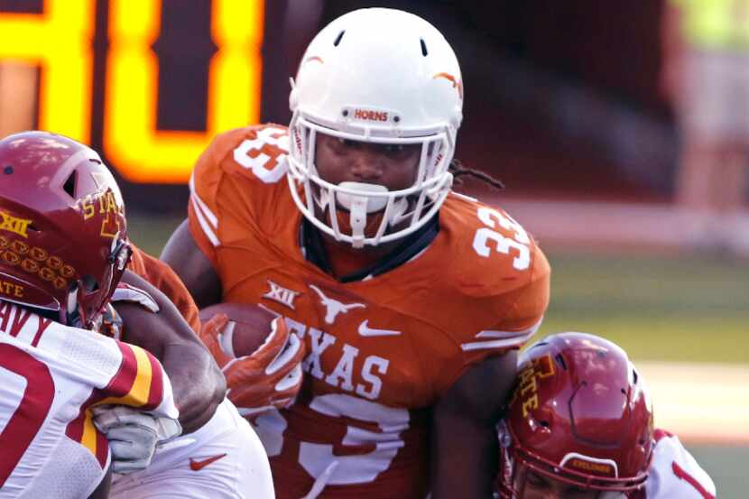 Texas running back D'Onta Foreman (33) runs the ball against Iowa State defensive back...