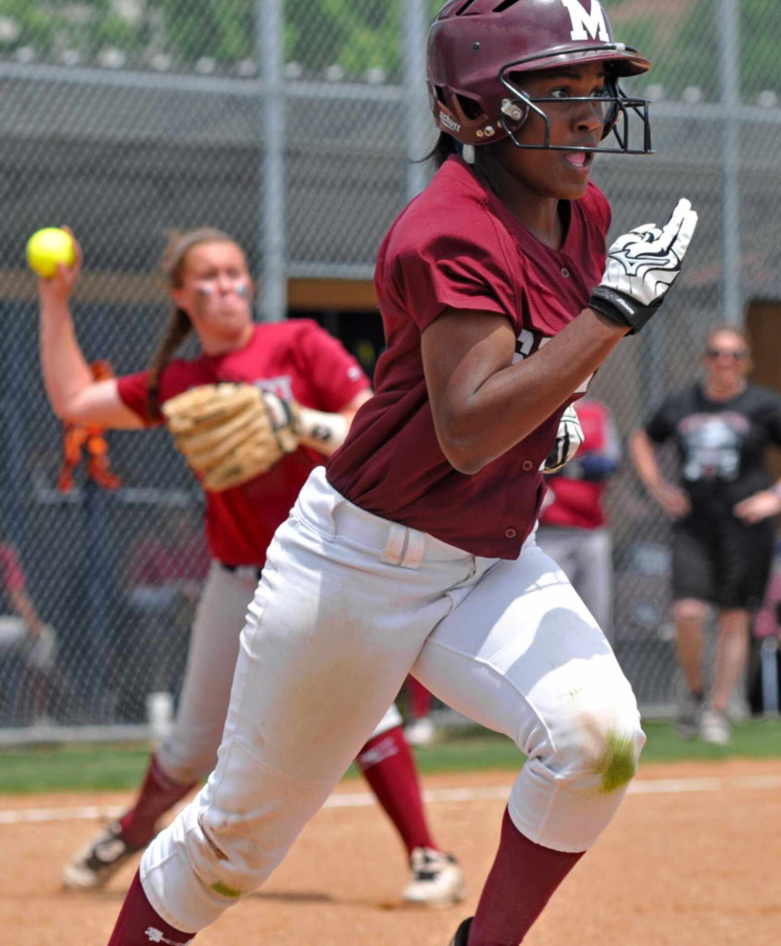 Mesquite's Kailey Anderson (2) sprints to first base as Rowlett's Kendyl Dockter (15) throws...