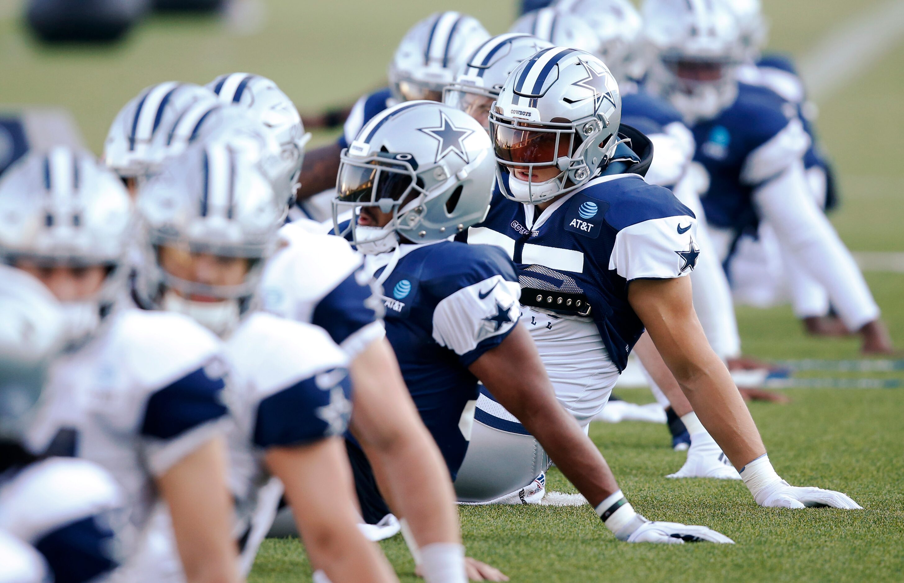 Dallas Cowboys linebacker Leighton Vander Esch (55) stretches with teammates in practice...