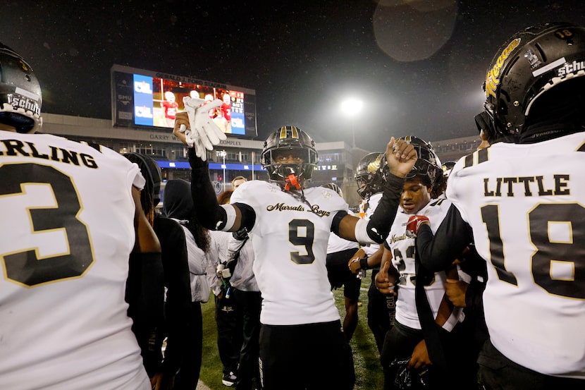 South Oak Cliff's Jayden Shelton (9) celebrates their victory against Argyle a few seconds...