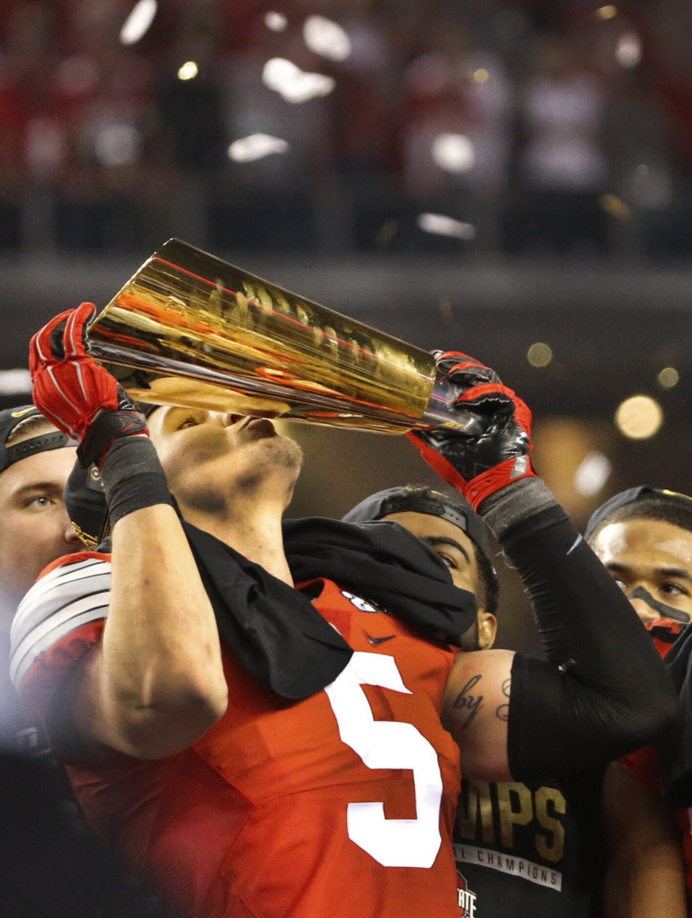 Tight end Jeff Heuerman (5) kisses the championship trophy after the Buckeyes 48-20 win...