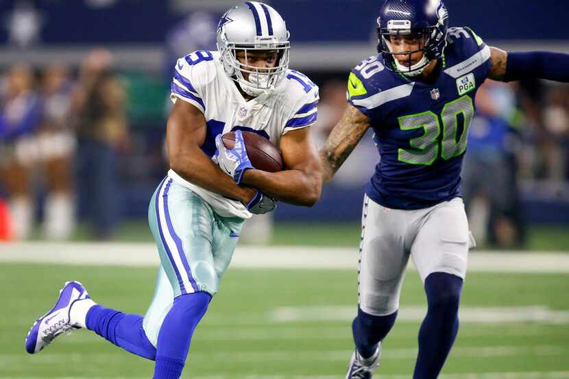 Cowboys wide receiver Amari Cooper (19) races downfield away from Seattle Seahawks strong...