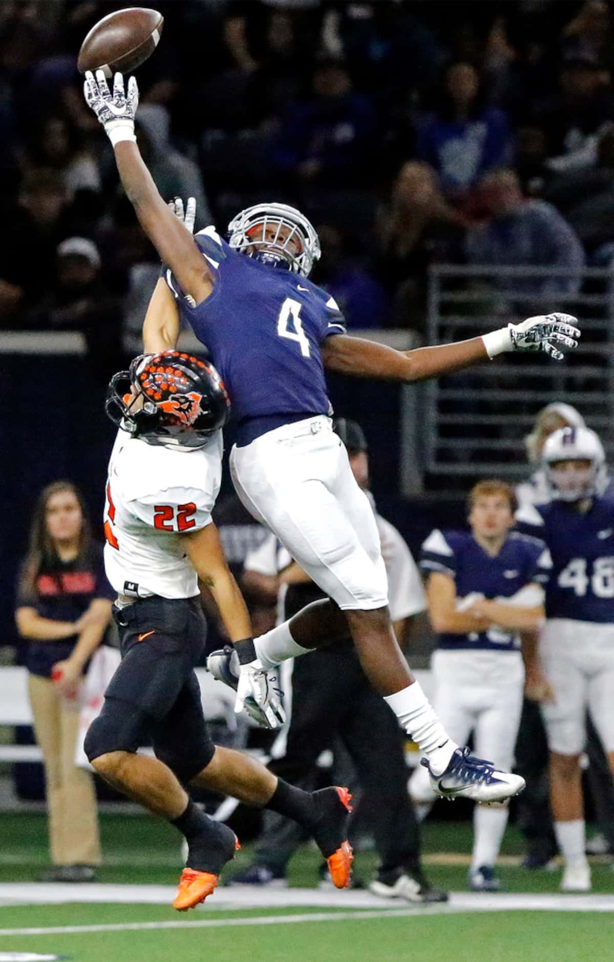 Richland High School wide Receiver Rashee Rice (4) was unable to make this catch while...