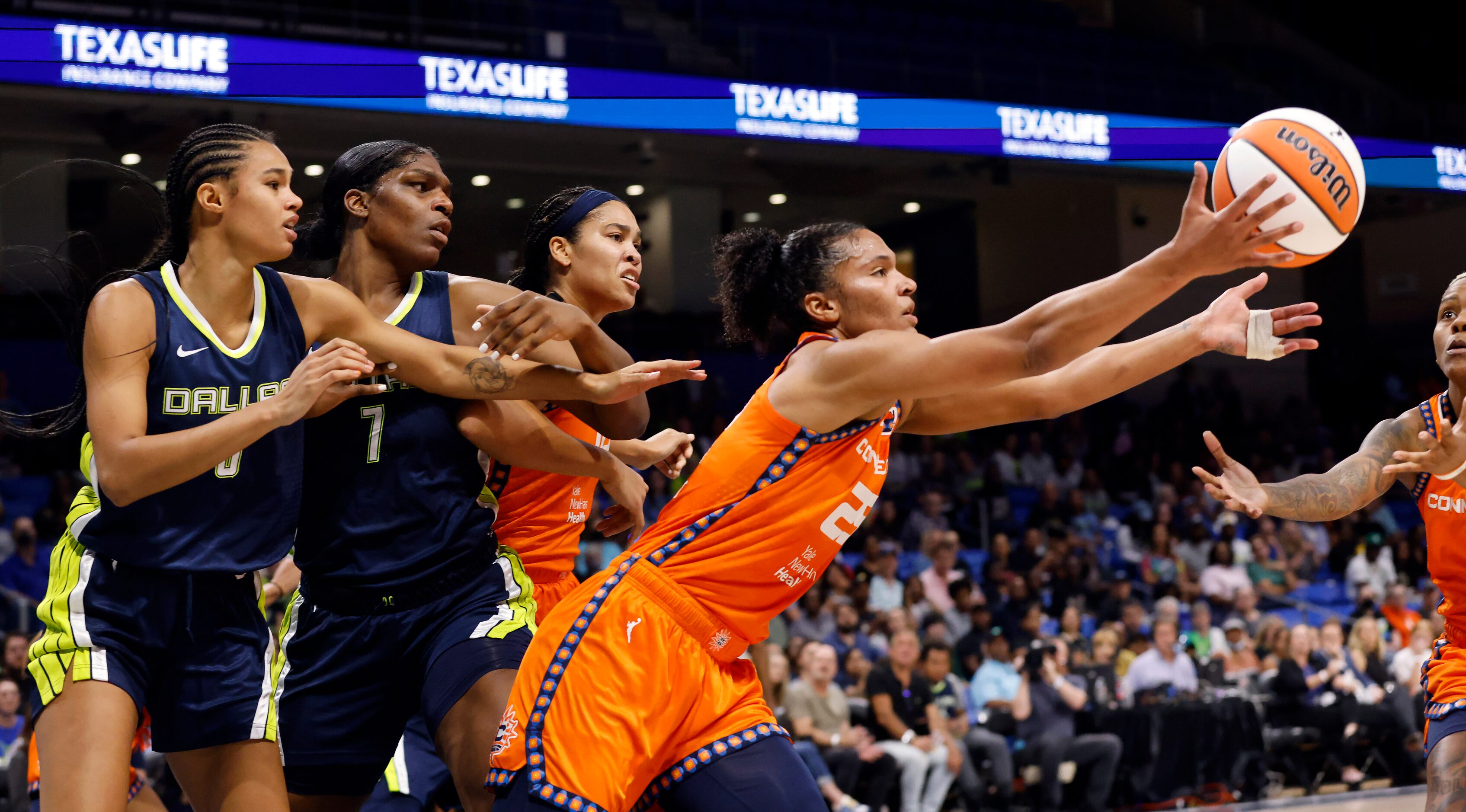 Connecticut Sun forward Alyssa Thomas (25) reaches for a defensive rebound against Dallas...