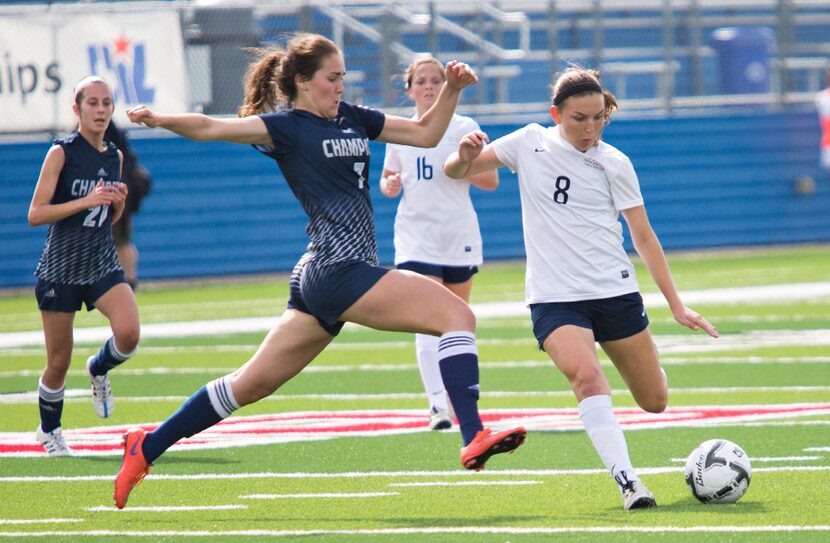 Highland Park forward Rachel Wasserman (8) and Highland Park midfielder Sarah O'Neal (16) ...