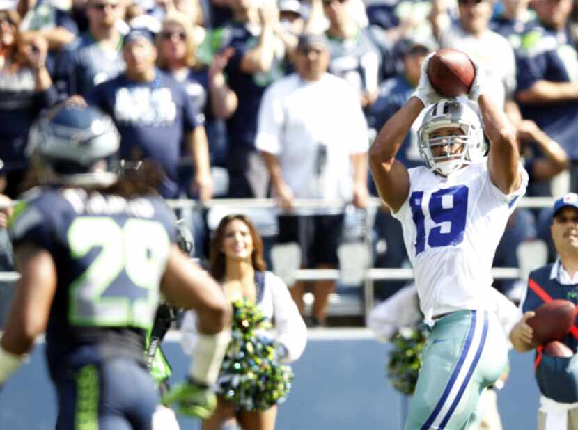 Dallas Cowboys wide receiver Miles Austin (19) catches a pass before scoring a touchdown...