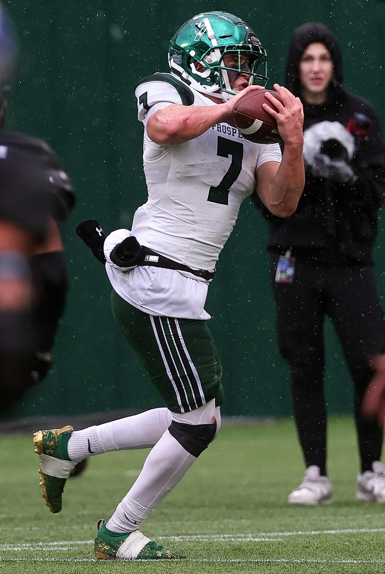 Prosper half back Brayden Rymer (7) comes up with a reception for a touchdown against North...