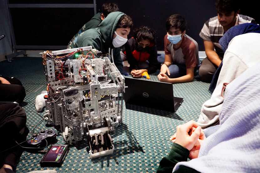 Marvels of MAS team member Hamza Ebeida, 15, explains robotic controls to Marvels of Irving...