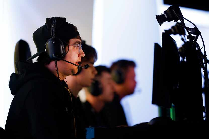 New York Subliners player Clayster (James Eubanks) and his teammates compete against Boston...