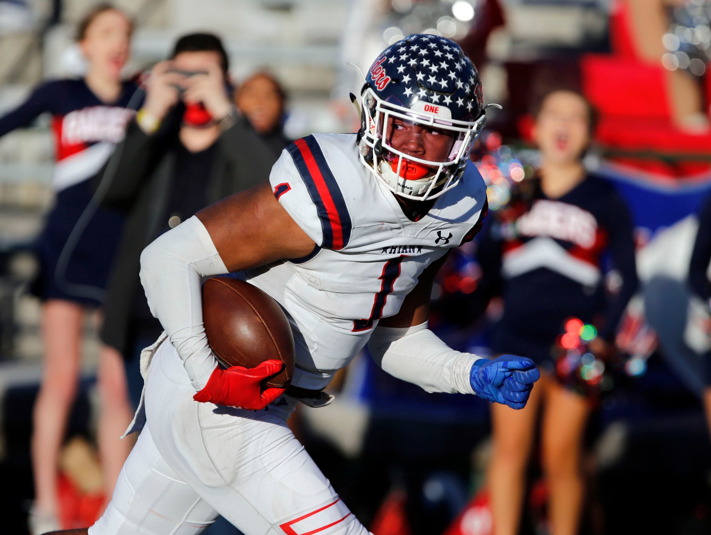 Denton Ryan’s Ja’Tavion Sanders (1) takes a reception to the end zone for a touchdown during...