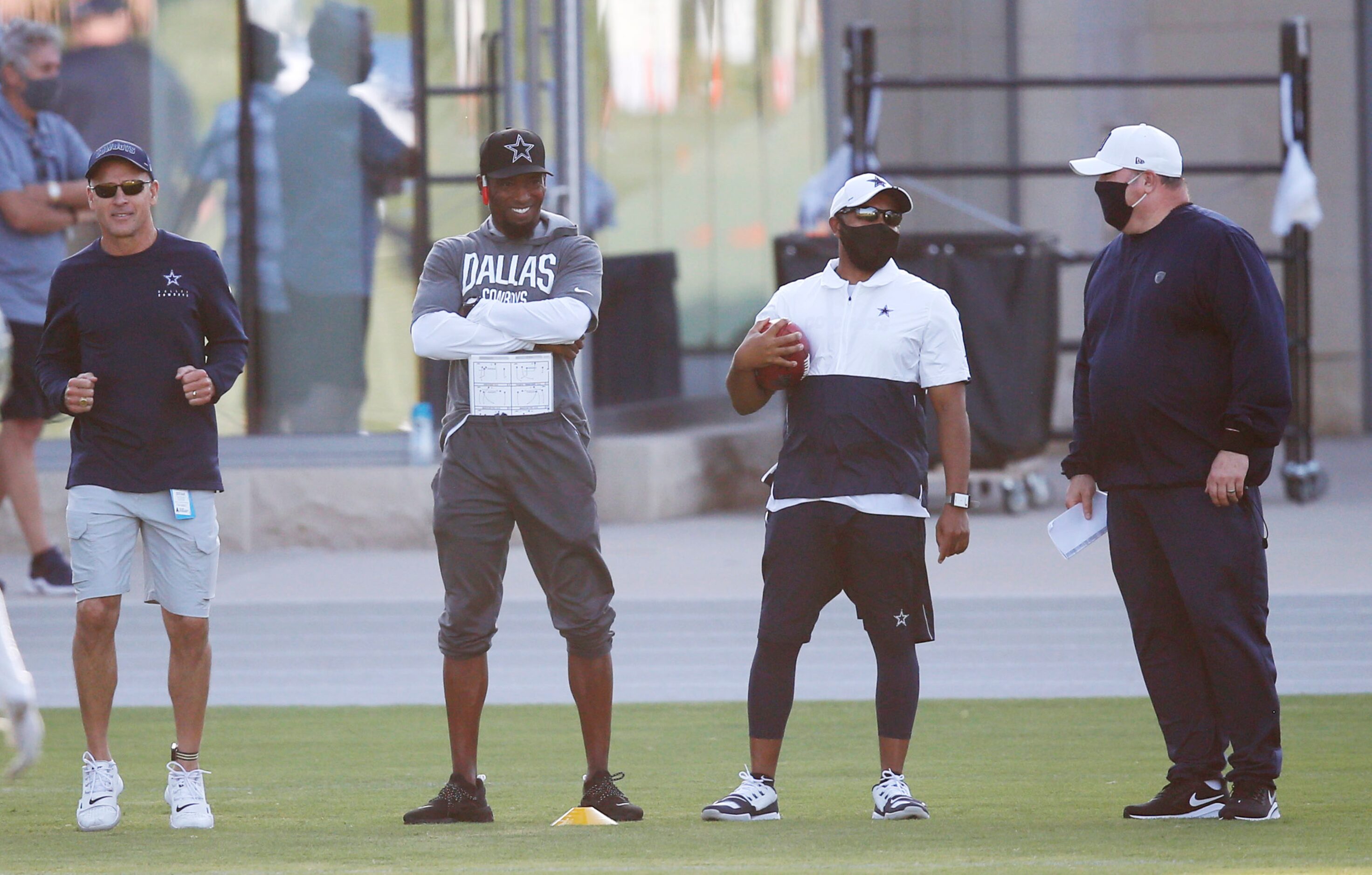 Dallas Cowboys defensive coordinator Mike Nolan, Dallas Cowboys defensive backs coach Al...