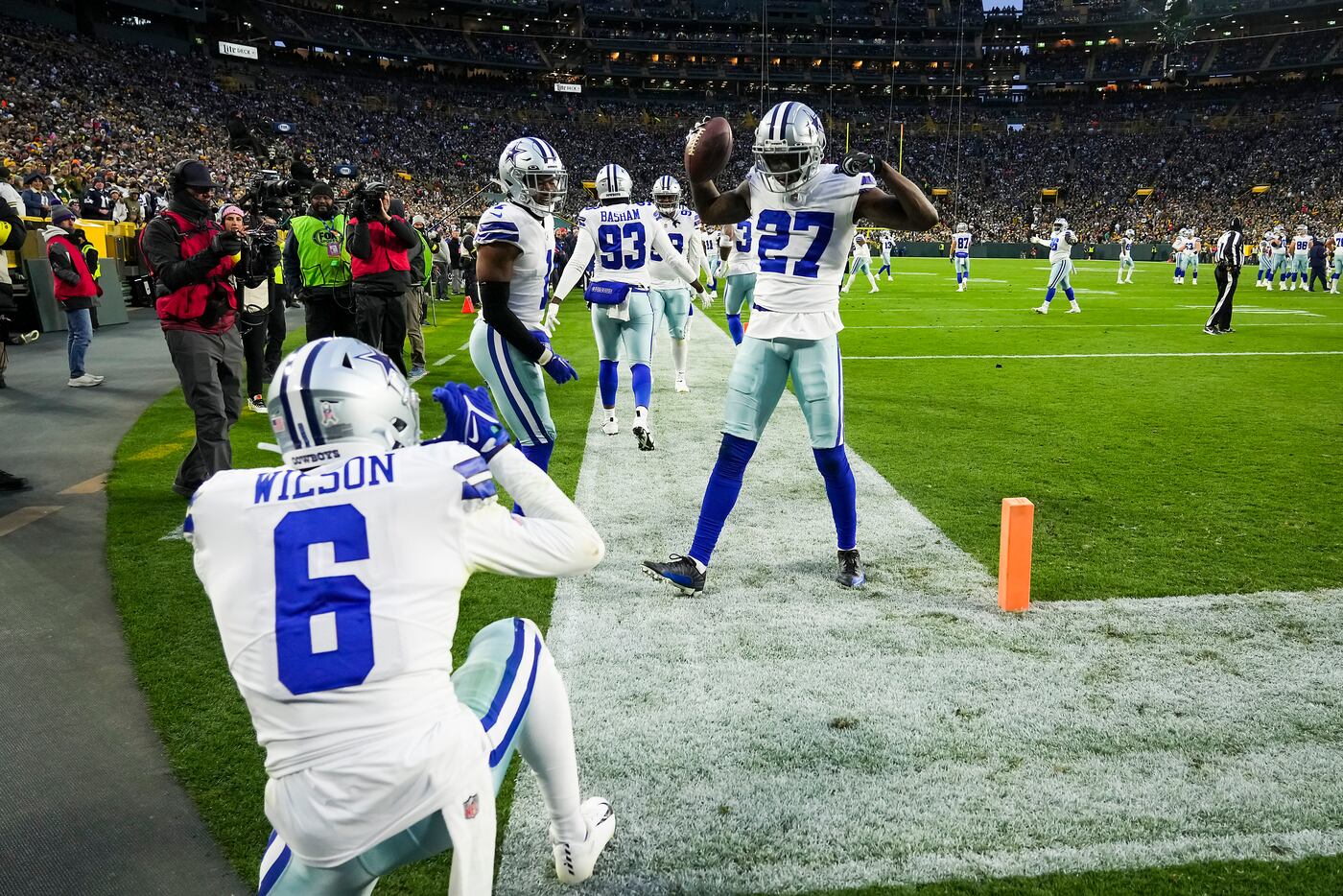 Dallas Cowboys open a Victoria's Secret inside their stadium - Bleeding  Green Nation